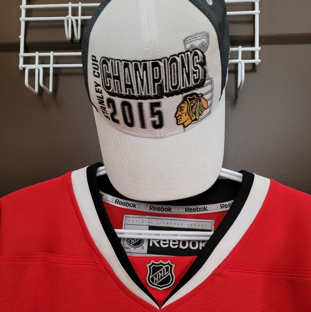 Chicago Black hawks jersey and Stanley cup hat. - Picture 3 of 14